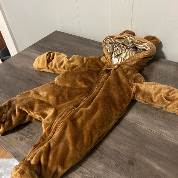 Newborn boy lot 60$ for all items. Like new condition barley worn - Picture 6 of 11